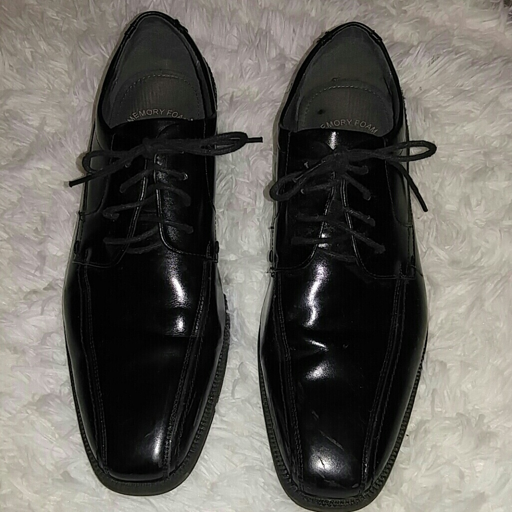 Men's black shoe